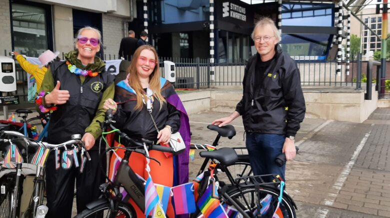 Amnesty leden Leeuwarden fietsen mee met Pride